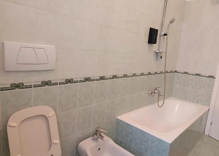 Brignole A בית הארחה 3*