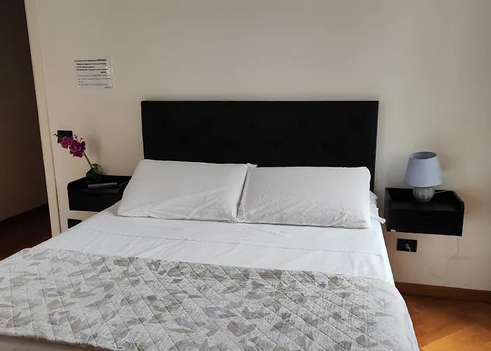 Brignole A בית הארחה 3*